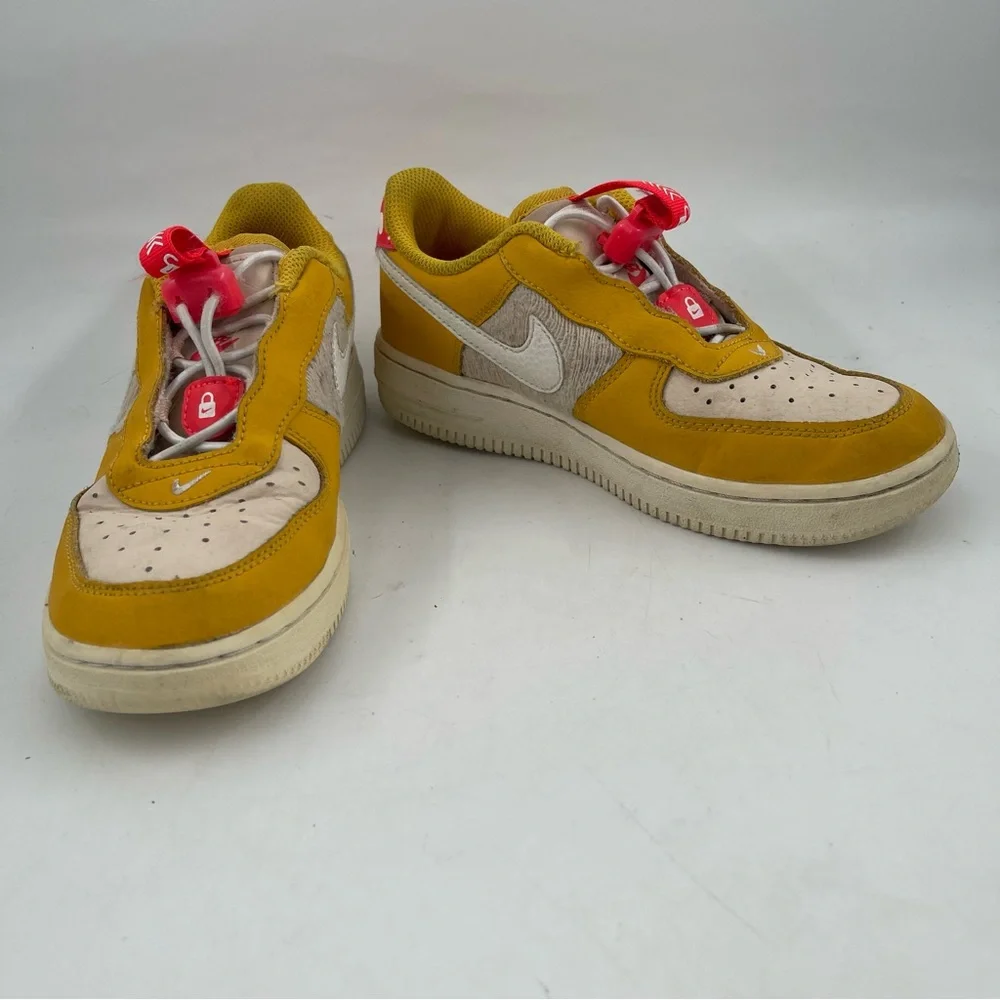 Nike Kids Air Force One Toggle SE -SZ 1.5 Youth- Mushroom Sneakers DQ0365-700